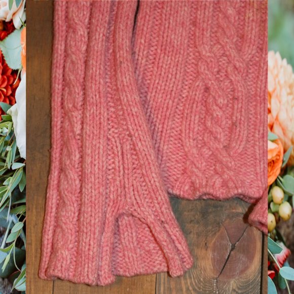 American Eagle Lambswool Pink Hooded Sweater size Medium - Picture 2 of 3